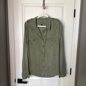 3 For $25 🌻 Green Button-Up Women's Top
